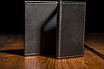 The Larry Peek Wallet (Gimmick and Online Instructions) by Mago Larry 